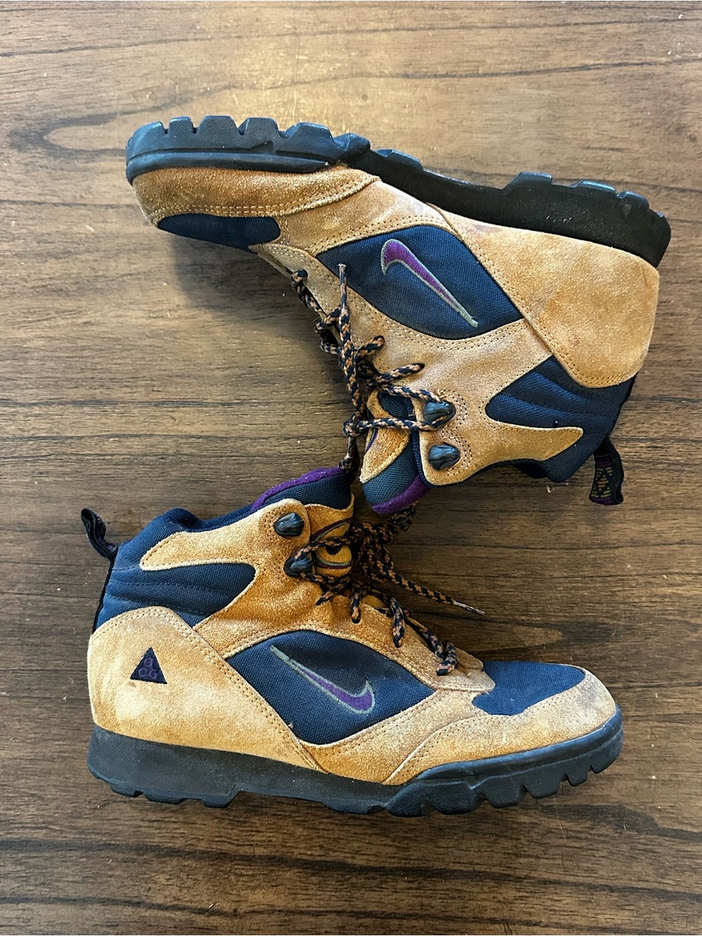 Vintage Nike ACG Womens 8.5 Hiking Boots 1995 Brown Purple Suede